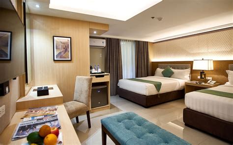 J7 HOTEL .